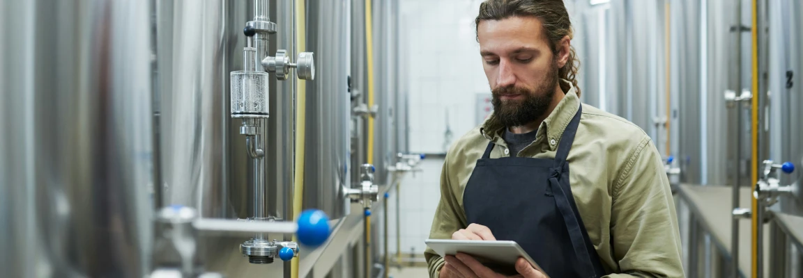 system mes kpi mężczyzna korekcja ustawień maszyny