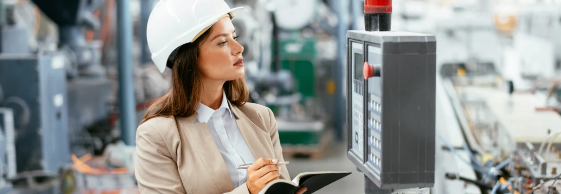 system mes kpi kobieta zbieranie ustawień maszyny produkcyjnej