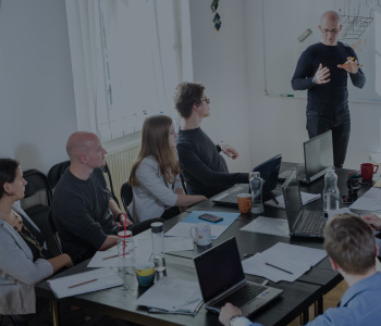 Dlaczego szkolenia z obsługi programowania dla pracowników są tak bardzo istotne?